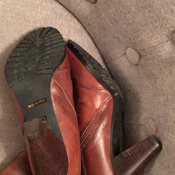 Beautiful brand new 7.5 long leather boots. - Picture 2 of 3